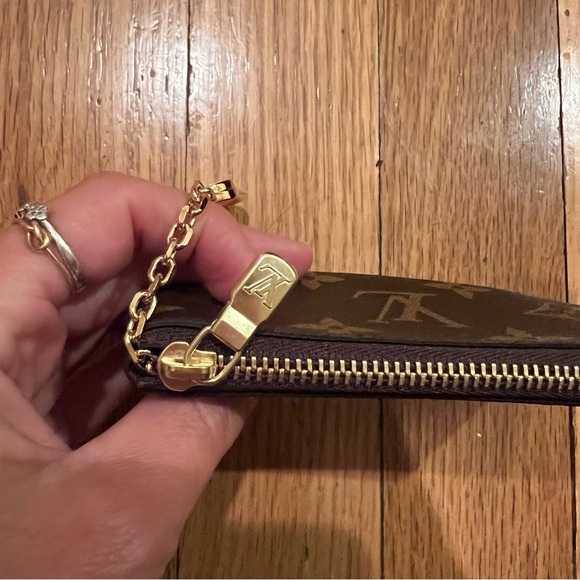 LOUIS VUITTON MONOGRAM KEY POUCH COIN WALLET CLEF - Picture 2 of 10